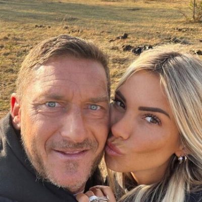 Francesco Totti e Noemi Bocchi: la foto al ristorante svela nuovi dettagli sulla loro relazione