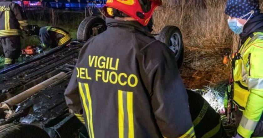 Italia. Tragico incidente, due ventenni morti e uno in coma: intera comunità sotto choc