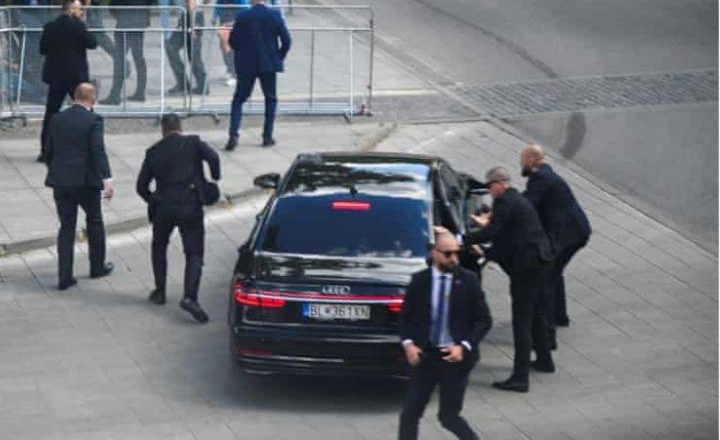 Attentato al primo ministro europeo: ferito da colpi di pistola