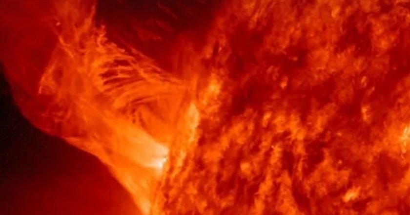 Una forte tempesta solare sta per colpire la Terra: quando accadrà e cosa può succedere