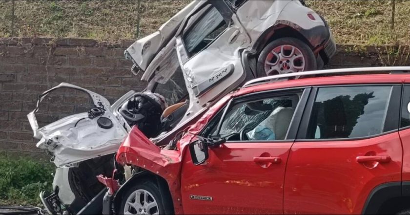 Tragico Incidente in Italia: Scontro tra Tre Auto con Morti e Feriti