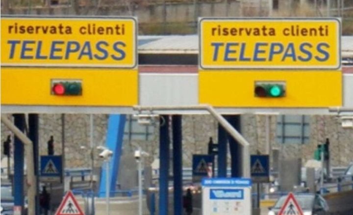 Autostrade, Telepass aumenta le tariffe: come non pagare più nulla