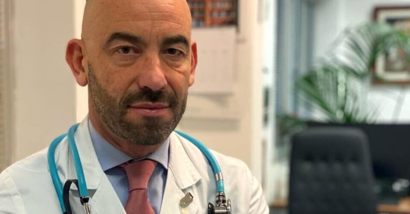 Matteo Bassetti, l’infettivologo avverte gli italiani di non abbassare la guardia in vacanza