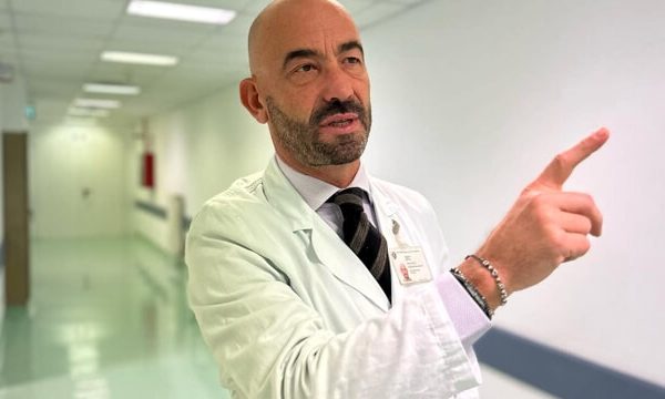 Caldo estremo, Bassetti contro i falsi rimedi: “Ecco cosa non fare”