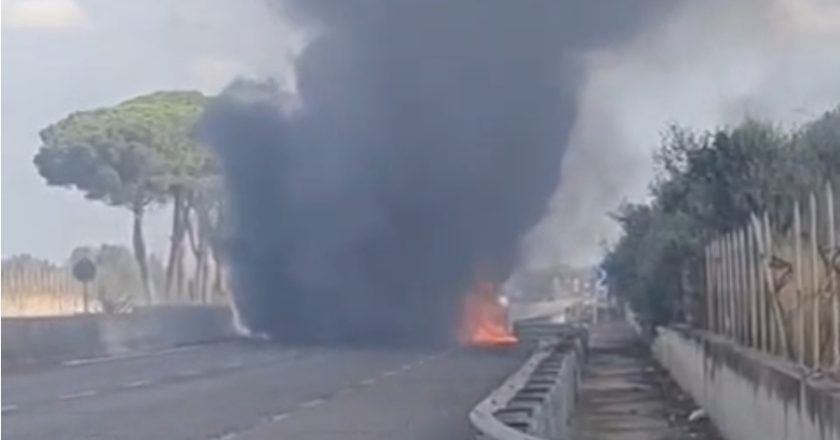 Inferno sulla statale in Italia: auto in fiamme e colpi di pistola