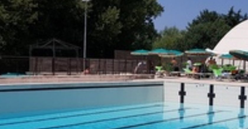 Incidente in Piscina: Bambino di 5 Anni in Condizioni Critiche