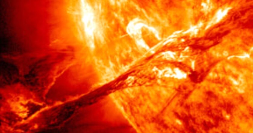 Prevista oggi una tempesta solare cannibale sulla Terra: di cosa si tratta