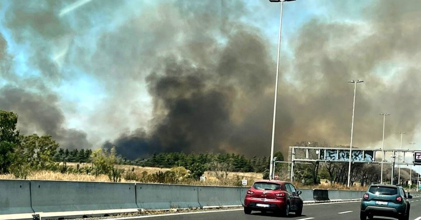 Incendio al parco acquatico in Italia: persone intossicate