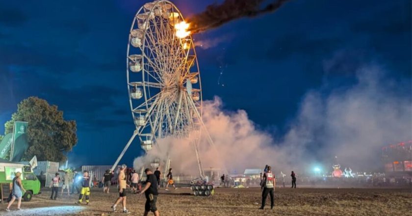 Terribile incendio sulla ruota panoramica, decine di persone coinvolte