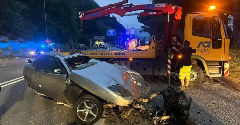 Tragico Incidente: Perde il Controllo dell’Auto e Si Schianta Contro un Lampione, Muore un Ventenne