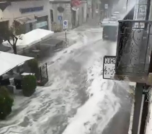 Violento temporale, strade come fiumi in Italia