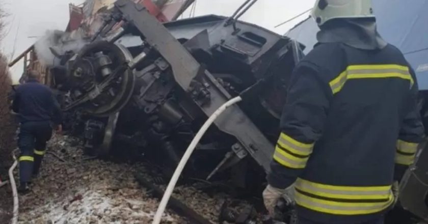 Tragico scontro tra due treni: ci sono morti e feriti