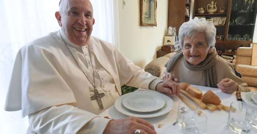 La cugina del Papa in lacrime: “Spero che superi questo momento brutto”