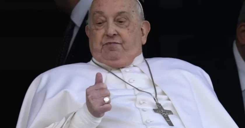 Papa Francesco si Affaccia alla Finestra del Gemelli Prima delle Dimissioni: