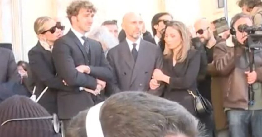 Eleonora Giorgi, Paolo Ciavarro ha rinunciato a parlare: strazio in chiesa