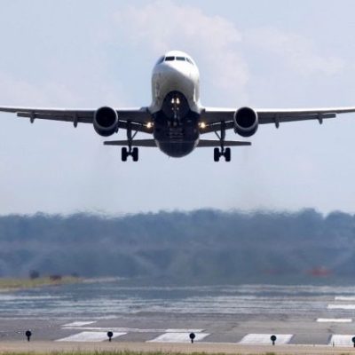 Disastro aereo, lo schianto poco dopo il decollo: a bordo 242 passeggeri