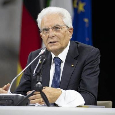 Mattarella, l’allarme che scuote l’Europa: «Inflazione e salari fermi aggrediscono il tenore di vita»