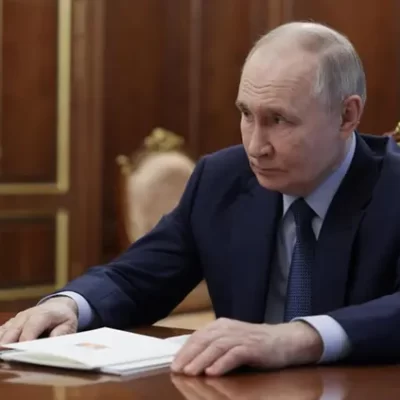 La Francia accusa la Russia di un attacco ibrido contro l’Europa: convocati gli ambasciatori di Mosca