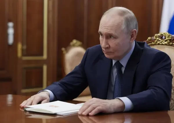 La Francia accusa la Russia di un attacco ibrido contro l’Europa: convocati gli ambasciatori di Mosca