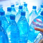 Maxi richiamo di 300mila bottiglie d’acqua nei supermercati: coinvolto un brand famosissimo
