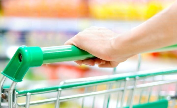 Il trucco della moneta, come ti ingannano al supermercato: a cosa fare attenzione