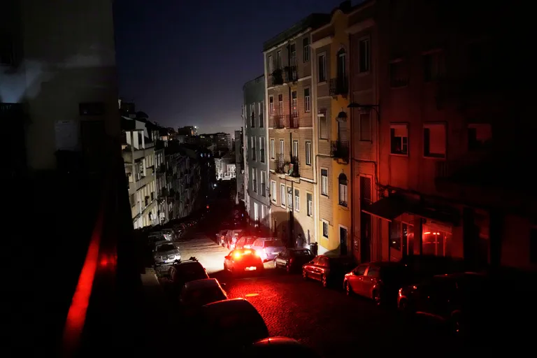 urnpublicidap.orgb0c5fbca49b8422248c4f933e20303b3Portugal_Power_Outage_21644
