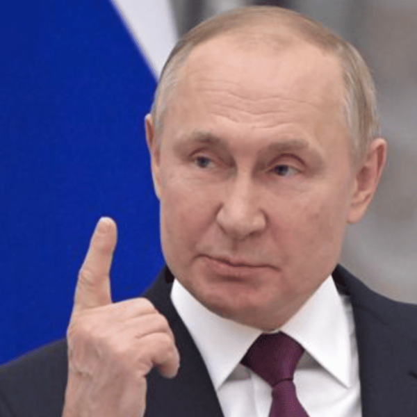 Putin gela l’Europa: “Siete indifesi a un attacco nucleare”. E la NATO avverte: “Preparatevi, imparate il russo”