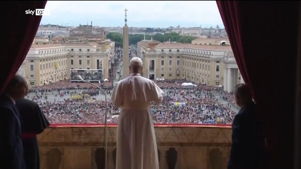 Un’Emozione Collettiva a Piazza San Pietro per il Primo Regina Caeli del Nuovo Papa