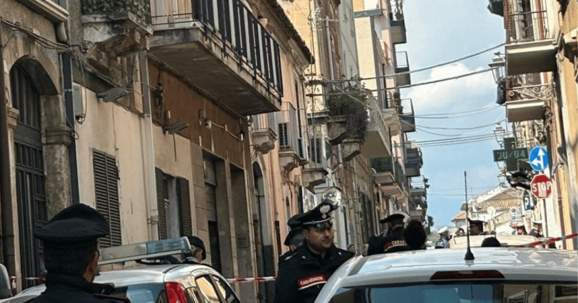 Bimba lanciata dal balcone, il testimone: “La madre era per strada, sembrava serena”