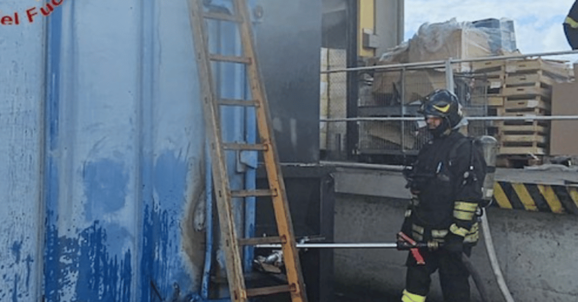 Incendio al supermercato Lidl di Pontecagnano: fuga dei clienti, arrivano i pompieri