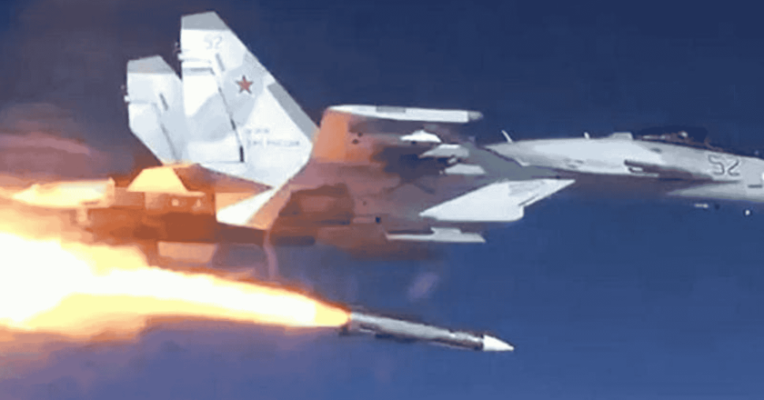 Russia, schierati nuovi missili aria-aria nucleari: la minaccia che preoccupa l’intelligence USA