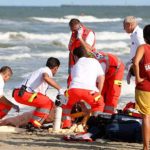 Italia, urla in spiaggia: «C’è un uomo che non si muove». Poi la tragedia