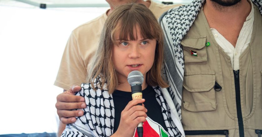 Imbarcazione con aiuti umanitari sequestrata da Israele, a bordo Greta Thunberg
