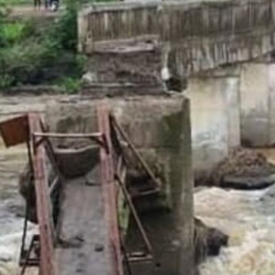 Tragedia in India, crolla ponte con centinaia di turisti: ci sono morti e dispersi