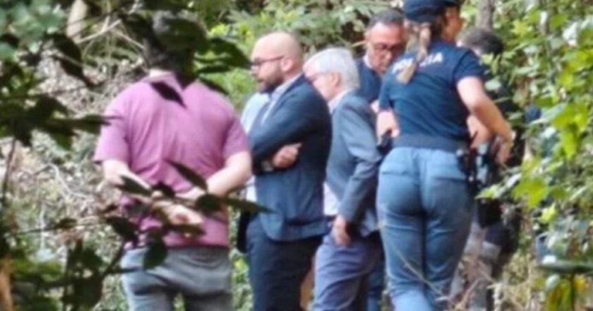 Due cadaveri nel parco: bimba e donna in un sacco nero, è mistero