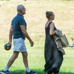 Il famoso di nuovo papà per l’ottava volta a 70 anni: la moglie col pancione