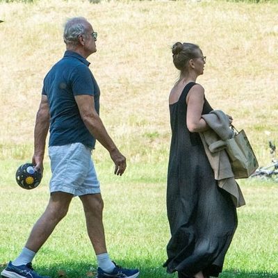 Il famoso di nuovo papà per l’ottava volta a 70 anni: la moglie col pancione