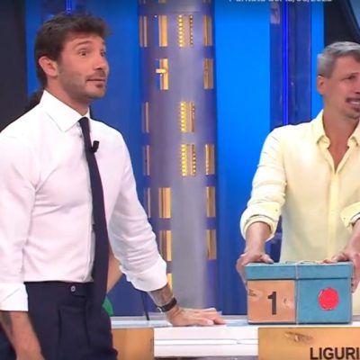 Affari Tuoi, bufera su Stefano De Martino: il gesto inaspettato divide il pubblico