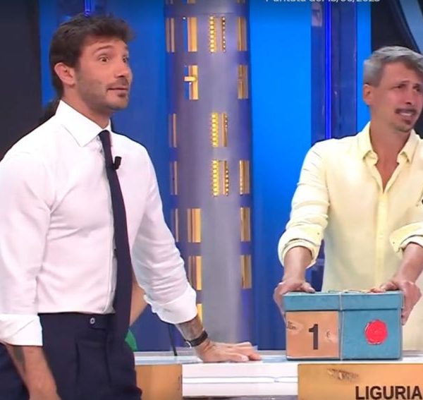 Affari Tuoi, bufera su Stefano De Martino: il gesto inaspettato divide il pubblico