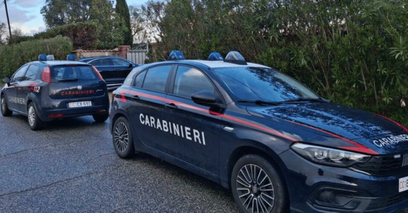 Vede tre ladri in casa, prende il fucile e spara: ora è indagato