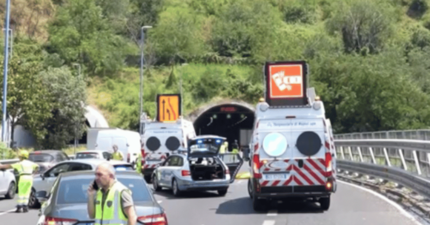 Incidente choc in tangenziale a Napoli: due motociclisti morti sul colpo