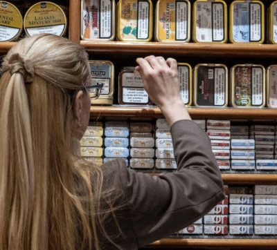 Sigarette, dal 16 gennaio aumentano i prezzi: quanto costerà ogni pacchetto (tabelle)