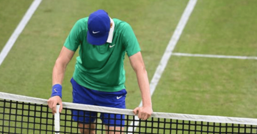 Sinner eliminato a sorpresa ad Halle: Bublik lo batte in rimonta e lancia l’allarme prima di Wimbledon