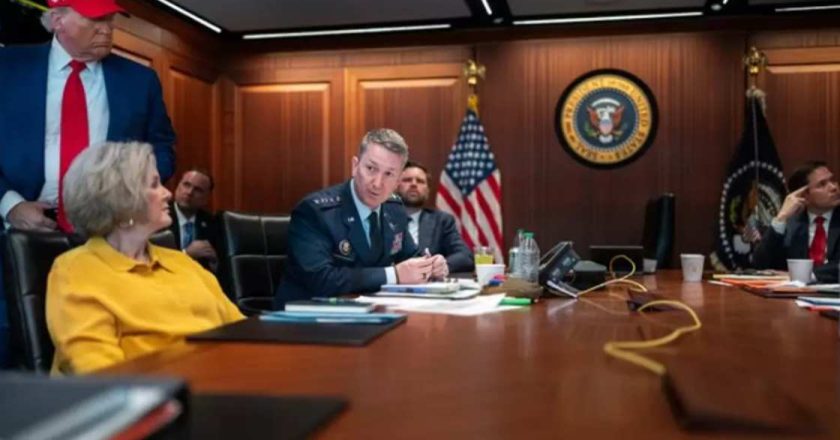Raid americani in Iran, Trump pubblica le foto dalla Situation Room: chi non c’era