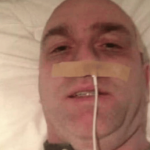 DJ Carey finge il cancro per anni: cavo iPhone come finto sondino e maxi truffa da decine di migliaia di euro
