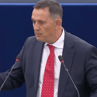 “Von der Leyen si scusi, Putin non c’entra con la sfiducia”: l’eurodeputato Piperea minaccia querela