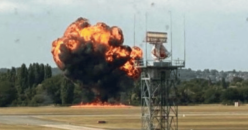 Paura a Londra, aereo si schianta al Southend Airport: incendio e soccorsi in corso