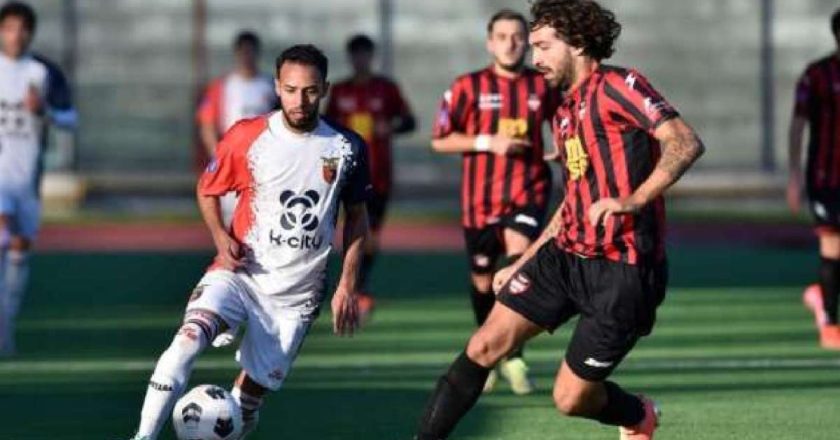 “Aneurisma cerebrale”. Operato d’urgenza il calciatore italiano: come sta