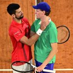 John McEnroe accende l’attesa per la semifinale Sinner-Djokovic: la sua previsione divide il mondo del tennis