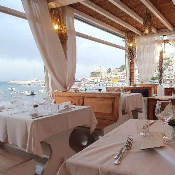 924 euro per pasta all’aragosta e vino bianco, la brutta sorpresa a pranzo per i turisti a Ponza